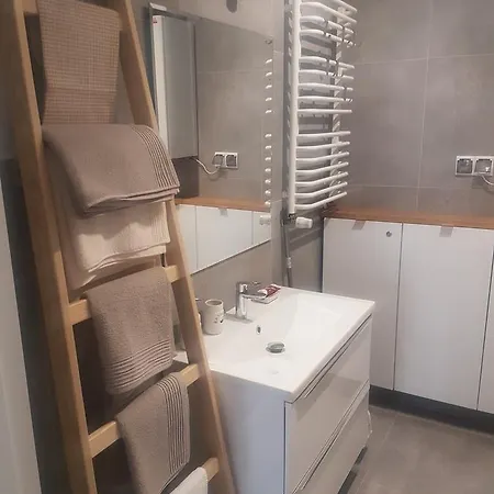 Amika שצ'קלארסקה פוראובה