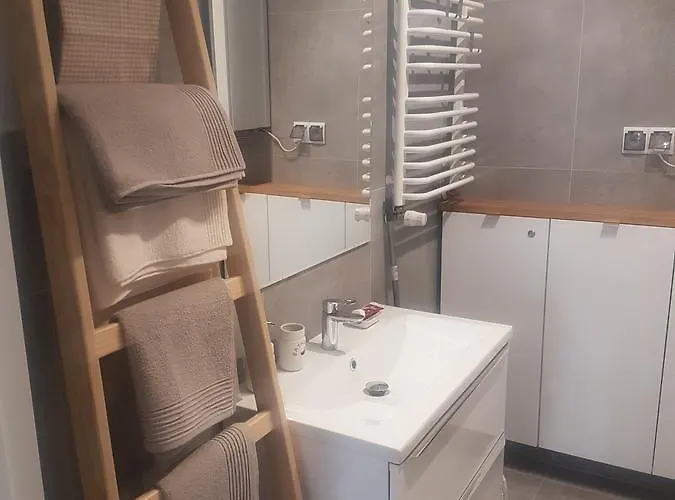 Amika シクラルスカ・ポレンバ